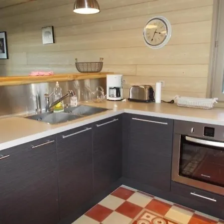 Chalet Besse-et-saint-anastaise-super Besse, 7 Pieces, 10 Personnes - Fr-1-395-38 *